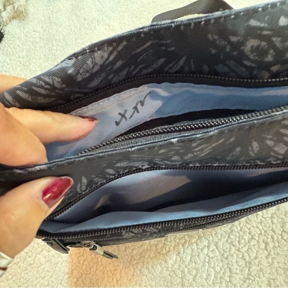 Baggallini GO Bagg Black and Gray Floral Crossbody Bag - Picture 7 of 11